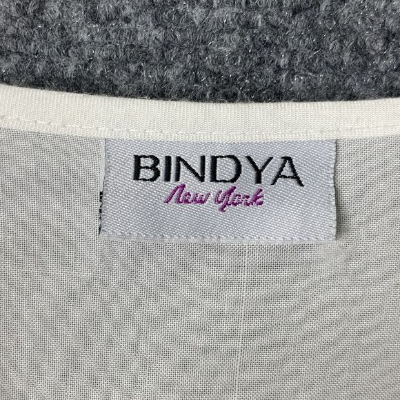 Bindya Coverup White Flowing Kimono Sleeve Crochet Lace Pom-poms Tassels OS - Picture 7 of 10